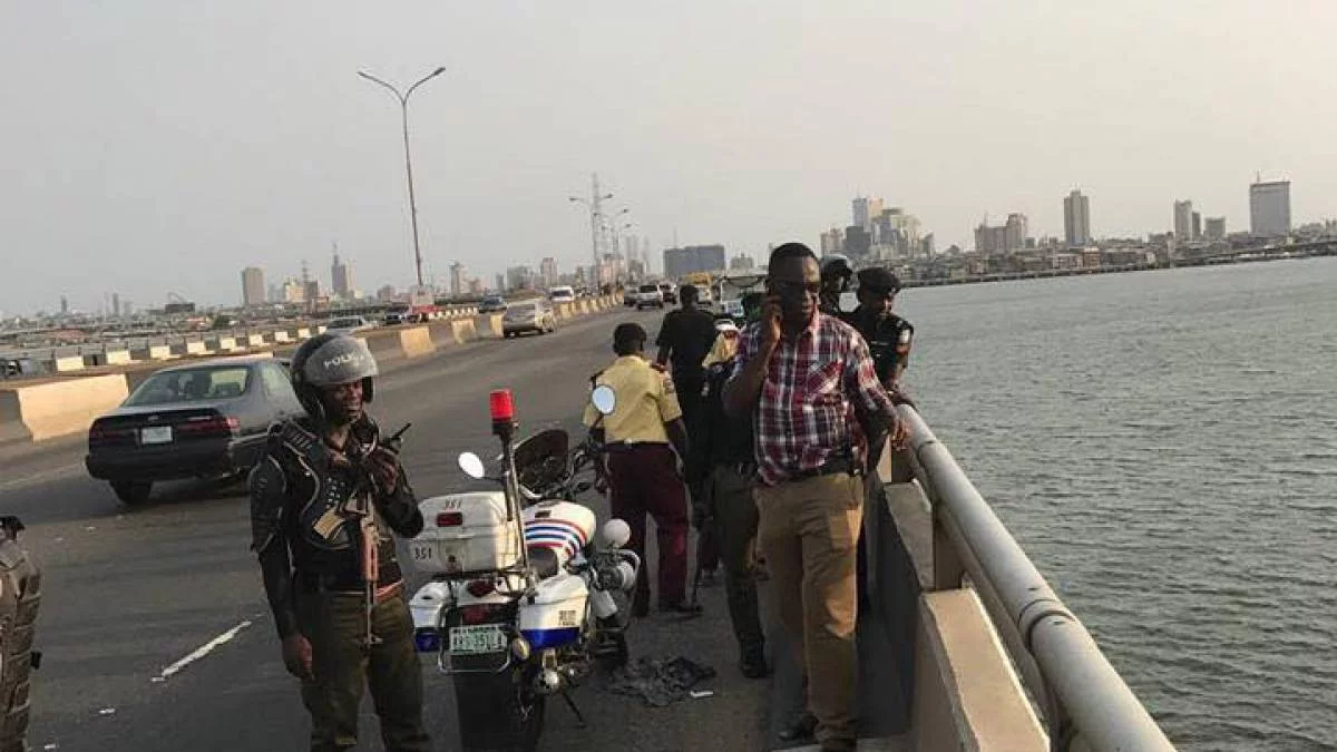 Unidentified man rescued after attempted jump into Lagos Lagoon