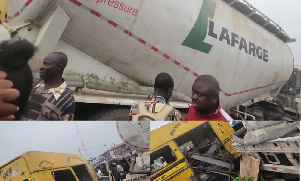 A fatal road accident involving a truck reportedly принадлежащий Lafarge Africa Plc has claimed the lives of three people, including two