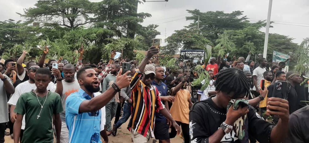 Benue youths disrupt APC primaries, block highway in protest over insecurity