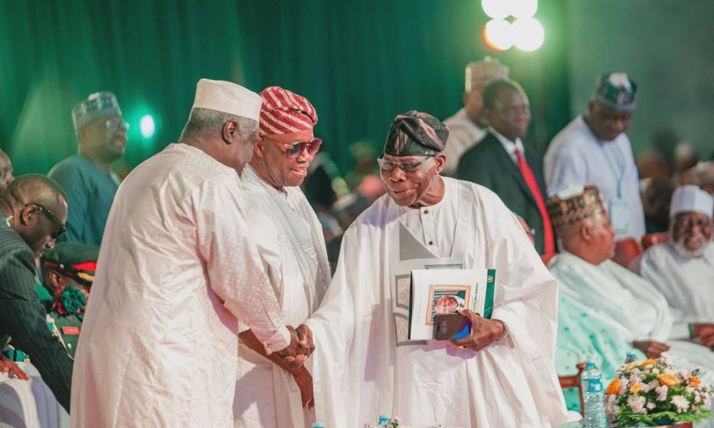 Akpabio commends Abdulsalami for resisting pressure to extend military rule