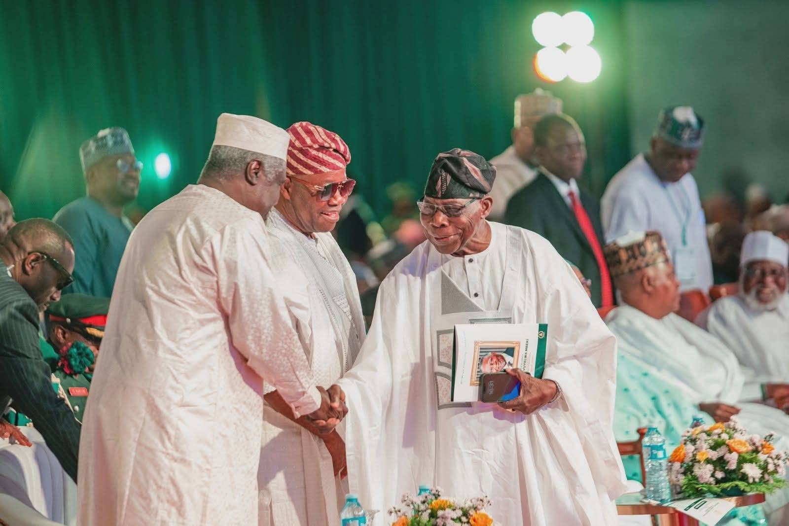 Akpabio commends Abdulsalami for resisting pressure to extend military rule