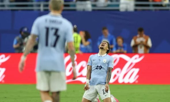 Spain finish top of Group H as Uruguay crash out after Muslera error