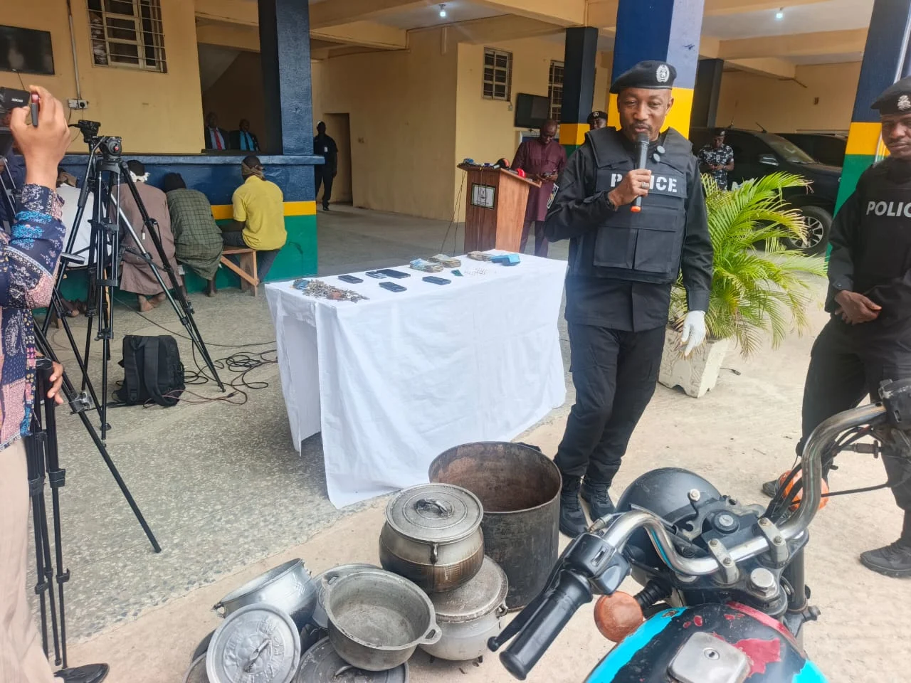 Pregnant woman, four others arrested as Police dismantle kidnap network in Abuja