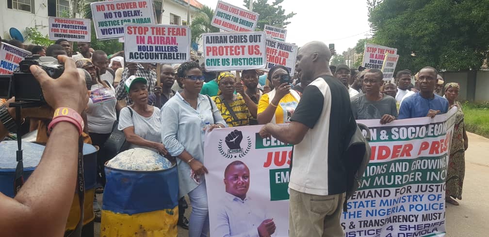 Civil rights advocates, Ajiran Community storms Lagos CP office, cry for justice