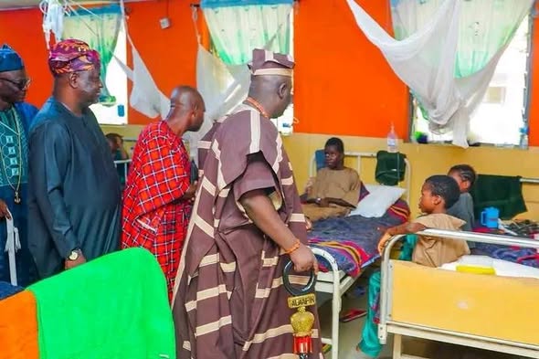 Alaafin visits Freed Oriire abductees as Senator Alli donates car to rescued school principal