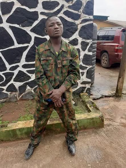 Suspected kidnapper arrested in Ogun wearing allegedly stolen military uniform