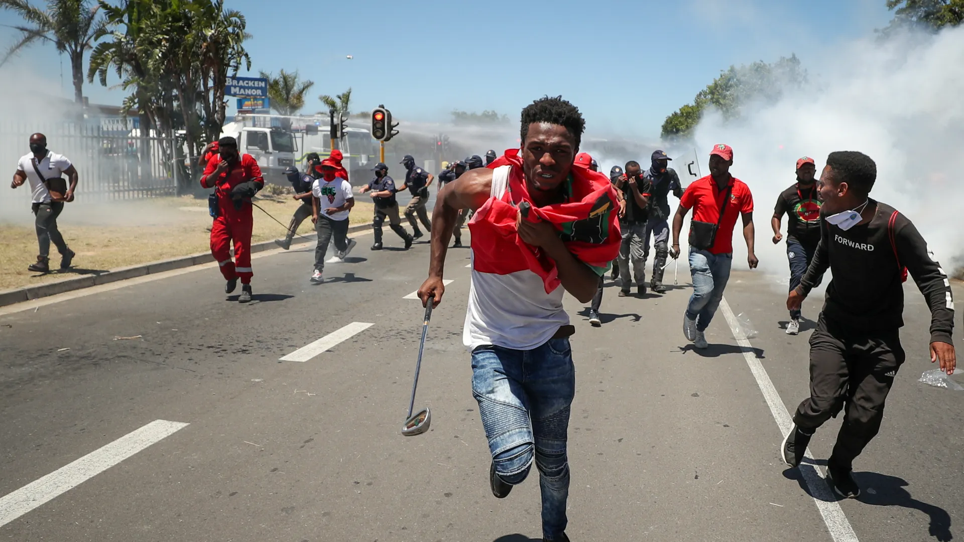Counter-protest erupts as white South Africans confront anti-immigrant demonstrators
