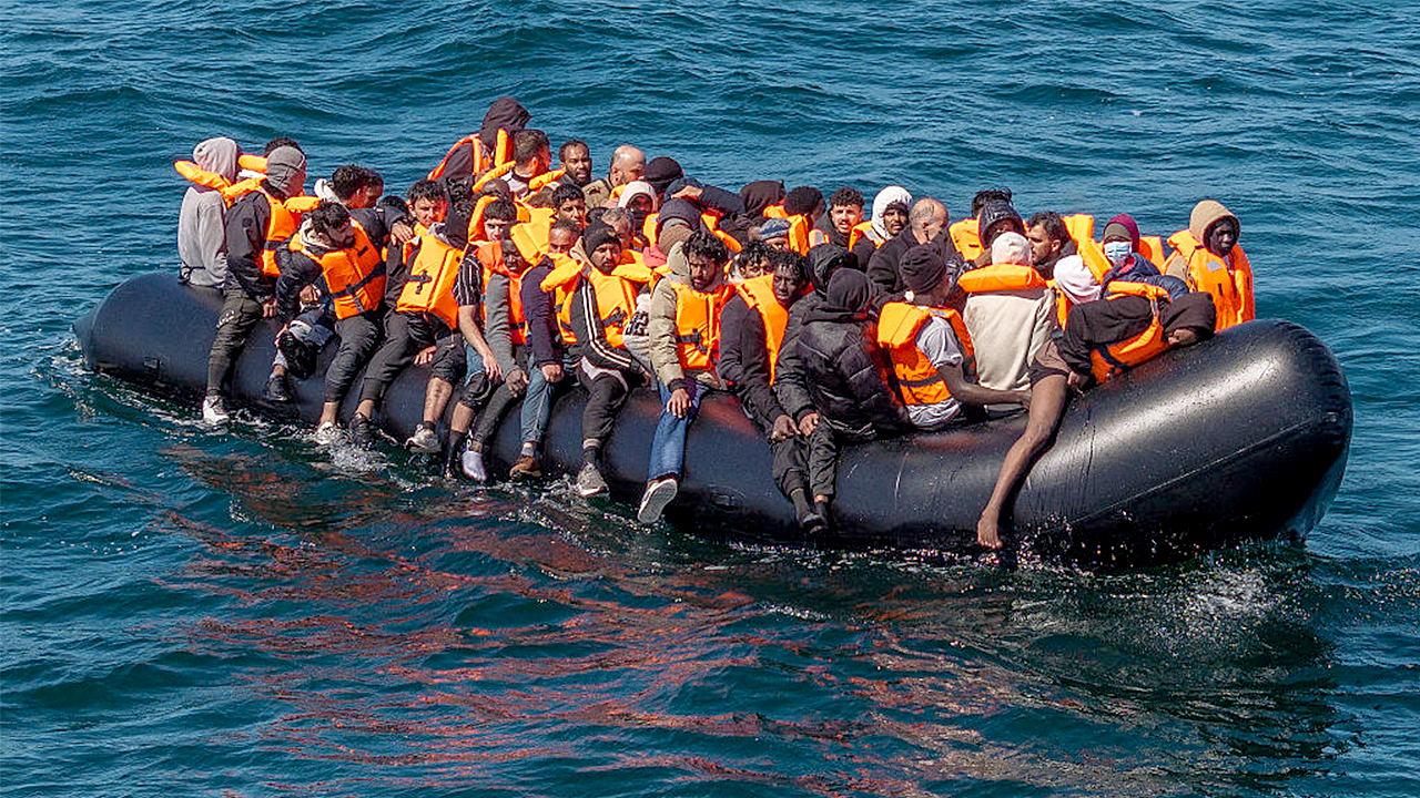 Britain unveils £10,000 settlement levy for asylum seekers