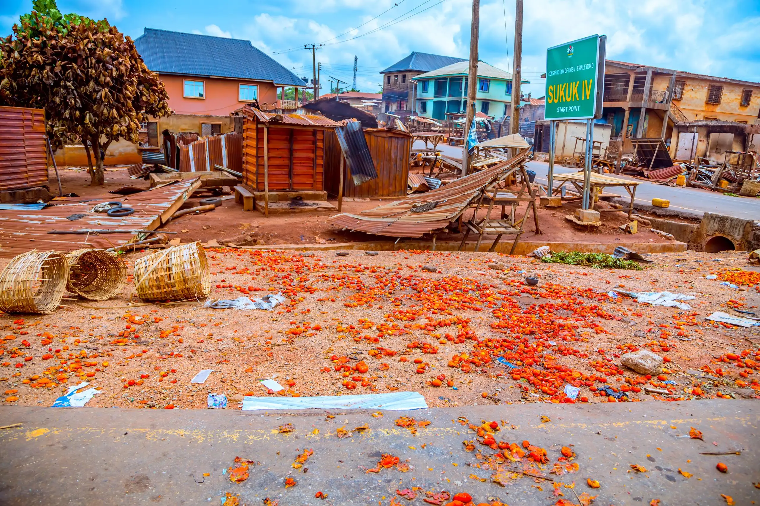 Osun poll: Chaos in Ejigbo as voters, INEC officials run for safety