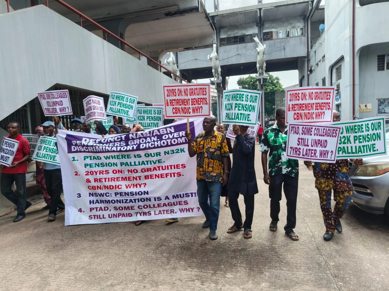 Lagos pensioners protest at Alausa over unpaid arrears, approved pension increases