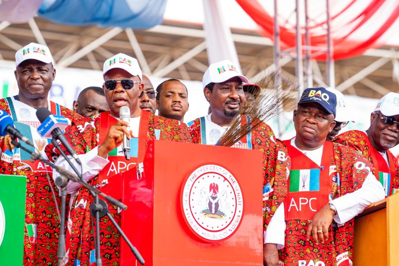 Governorship poll; Akpabio, governors, others storm Osogbo as APC holds final rally