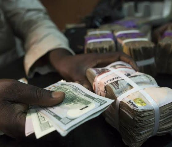 Nigeria’s FX turnover hits 11-week low at $185m as Naira weakens to N1,365/$