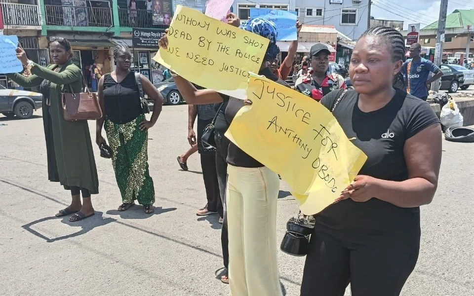 Port Harcourt youths protest alleged Police killing of 22-year-Old UNIPORT graduate