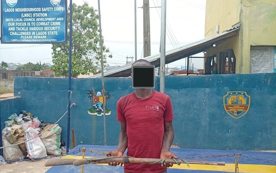 Fake electricity worker busted in Lagos Estate with cutlasses, hammer