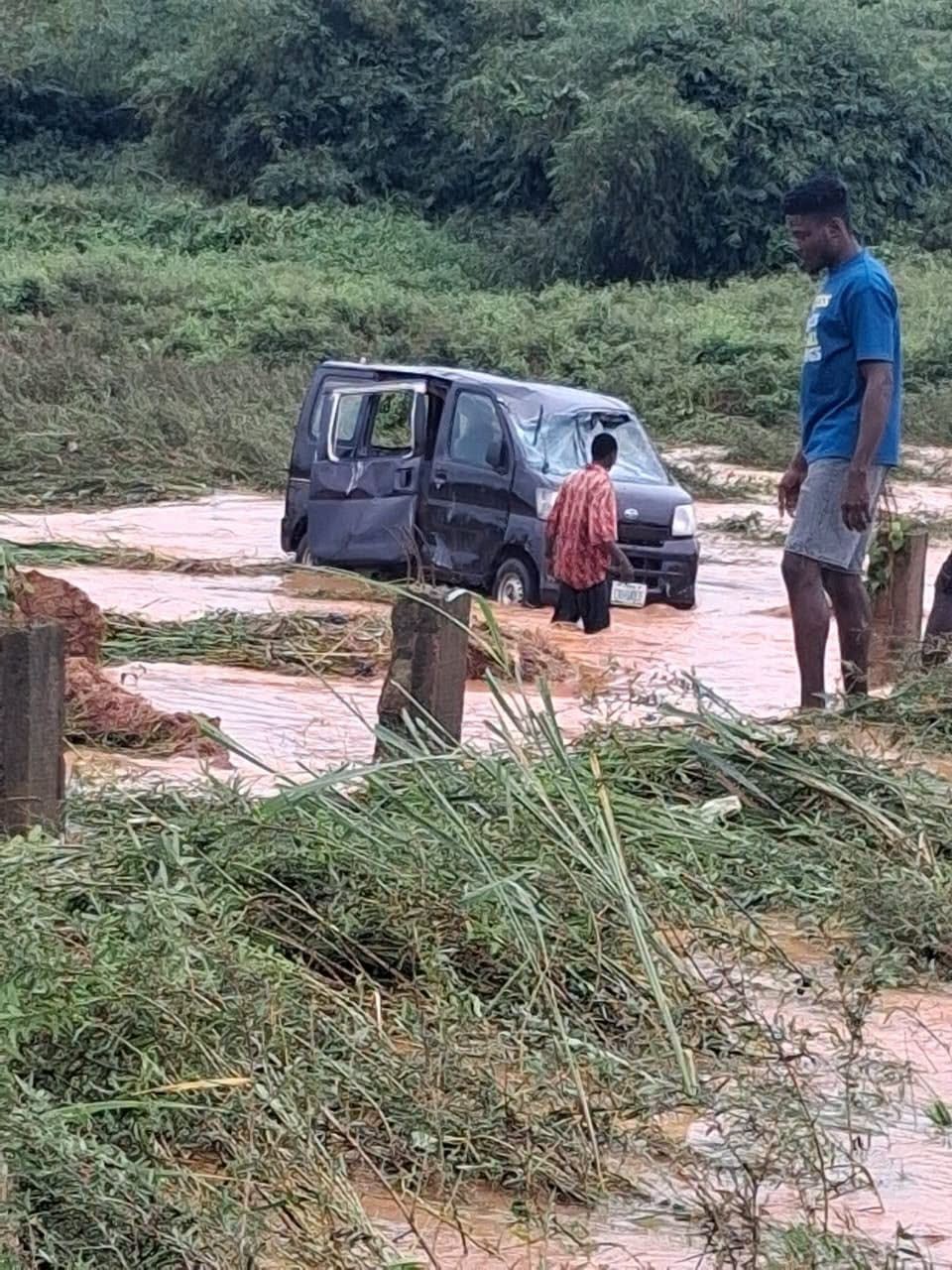 Flood Tragedy: Anambra Police rescue nine from school bus, one child missing