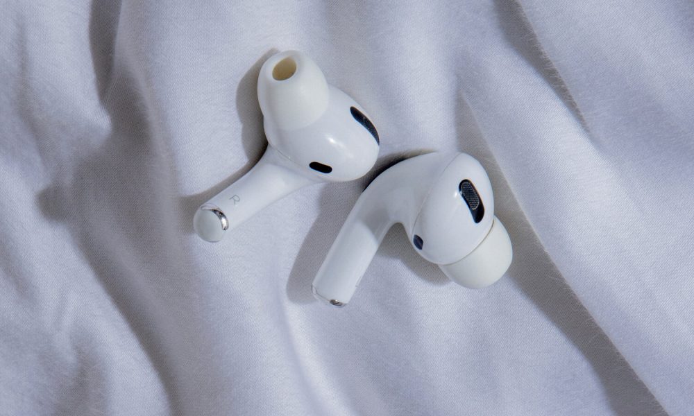 Sleeping with Earbuds may cause hearing damage, ear infections, experts warn