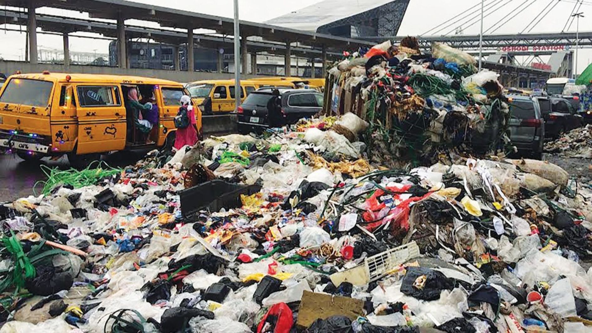 Lagos battles recurring refuse crisis as waste piles return to major roads