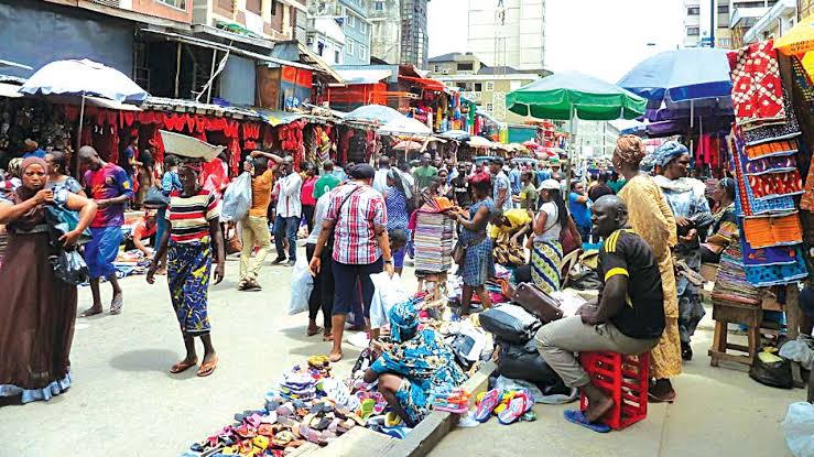 Lagos to arrest, prosecute buyers patronising illegal roadside traders