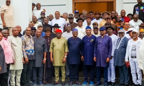 Wike leads Rivers lawmakers, 23 council chairmen to fresh meeting with Fubara