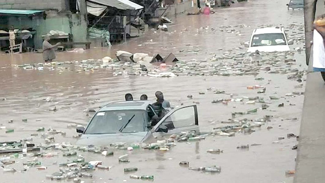 Flood submerges Isheri-Oshun road, leaves Lagos residents stranded