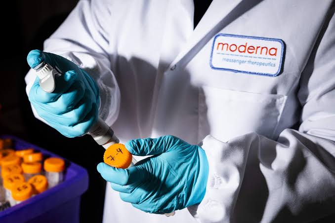 Experts raise safety concerns over Moderna’s 410,000 elderly COVID-Flu vaccine trials